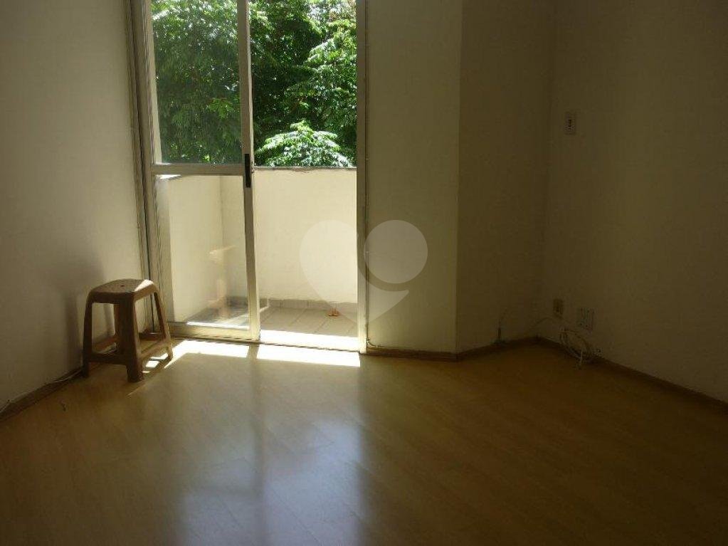 Apartamento à venda com 2 quartos, 62m² - Foto 2