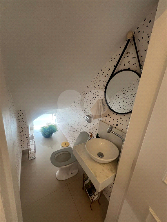 Sobrado a venda 3 dormitórios  sendo 1 suite, 2 vagas e área gourmet com piscina.