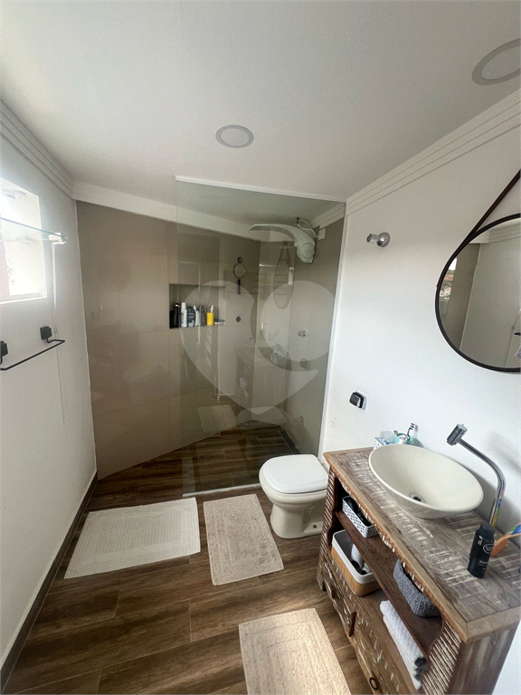Sobrado a venda 3 dormitórios  sendo 1 suite, 2 vagas e área gourmet com piscina.