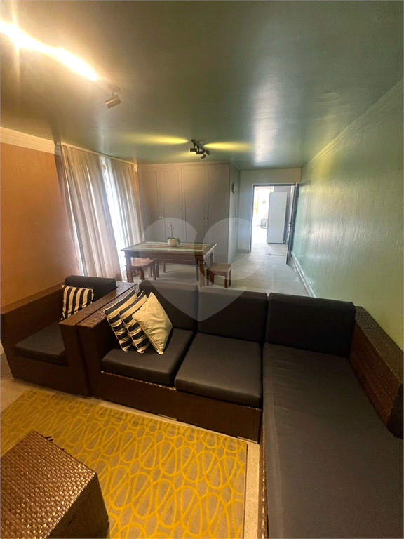 Sobrado a venda 3 dormitórios  sendo 1 suite, 2 vagas e área gourmet com piscina.