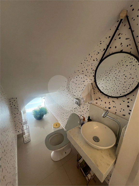 Sobrado a venda 3 dormitórios  sendo 1 suite, 2 vagas e área gourmet com piscina.