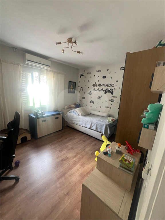 Sobrado a venda 3 dormitórios  sendo 1 suite, 2 vagas e área gourmet com piscina.