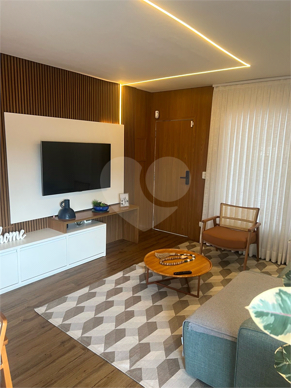 Sobrado a venda 3 dormitórios  sendo 1 suite, 2 vagas e área gourmet com piscina.