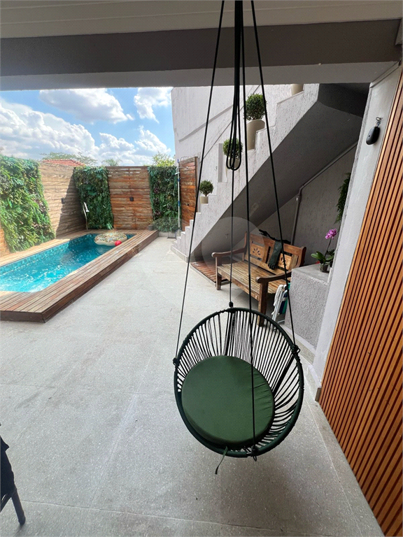 Sobrado a venda 3 dormitórios  sendo 1 suite, 2 vagas e área gourmet com piscina.