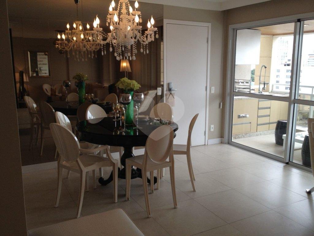APARTAMENTO em CENTRO