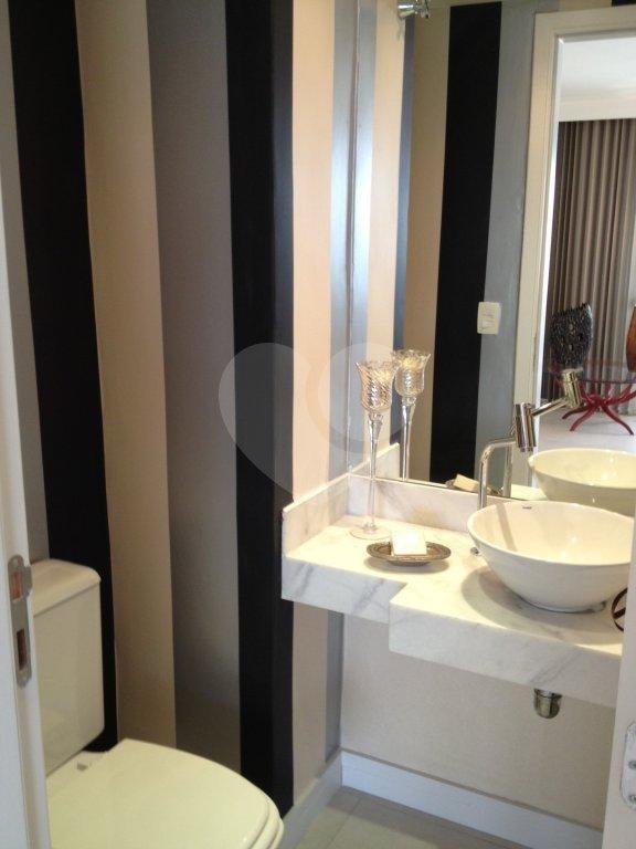 APARTAMENTO em CENTRO