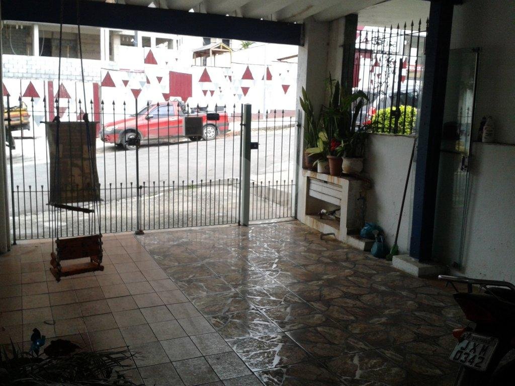 Excelente sobrado bem localizado em Santa Teresinha!