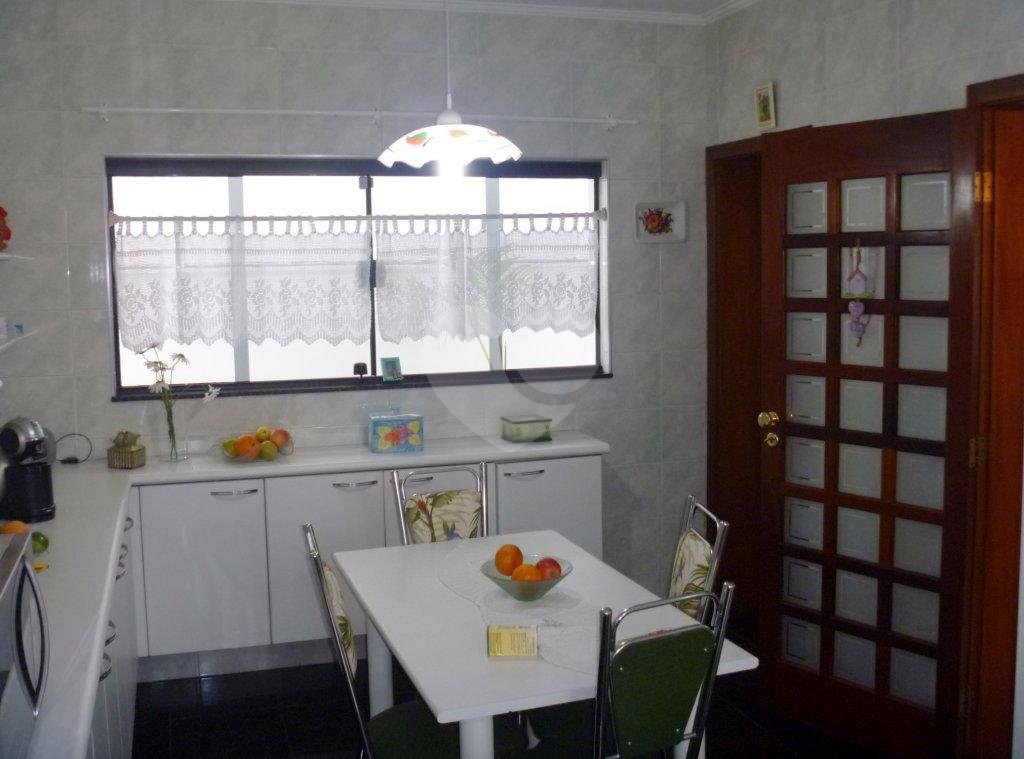 SOBRADO MARAVILHOSO A VENDA NO JARDIM GUAPIRA - 4 SUÍTES E 7 VAGAS DE GARAGEM