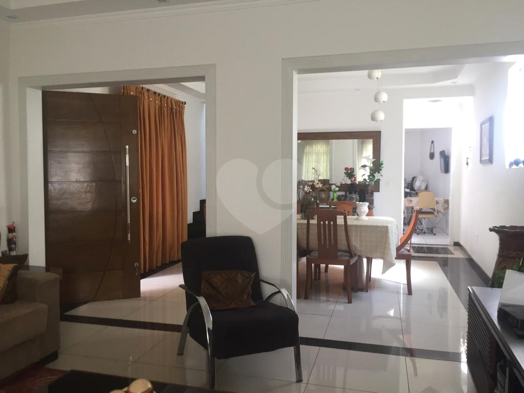 Excelente sobrado Lauzane Paulista, estuda permuta por dois apartamentos próximo de metro.