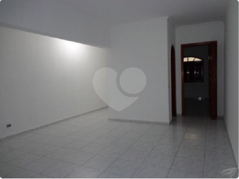  Casa Térrea com 2 Dormitórios sendo 1 Suíte 2 vagas Com Fácil Acesso ao Metrô e Shopping Tucuruvi!!