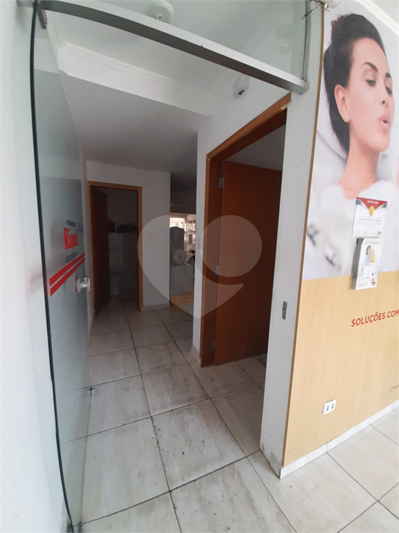 Prédio comercial na Região de Santana, 800 metros do metro Jardim São Paulo