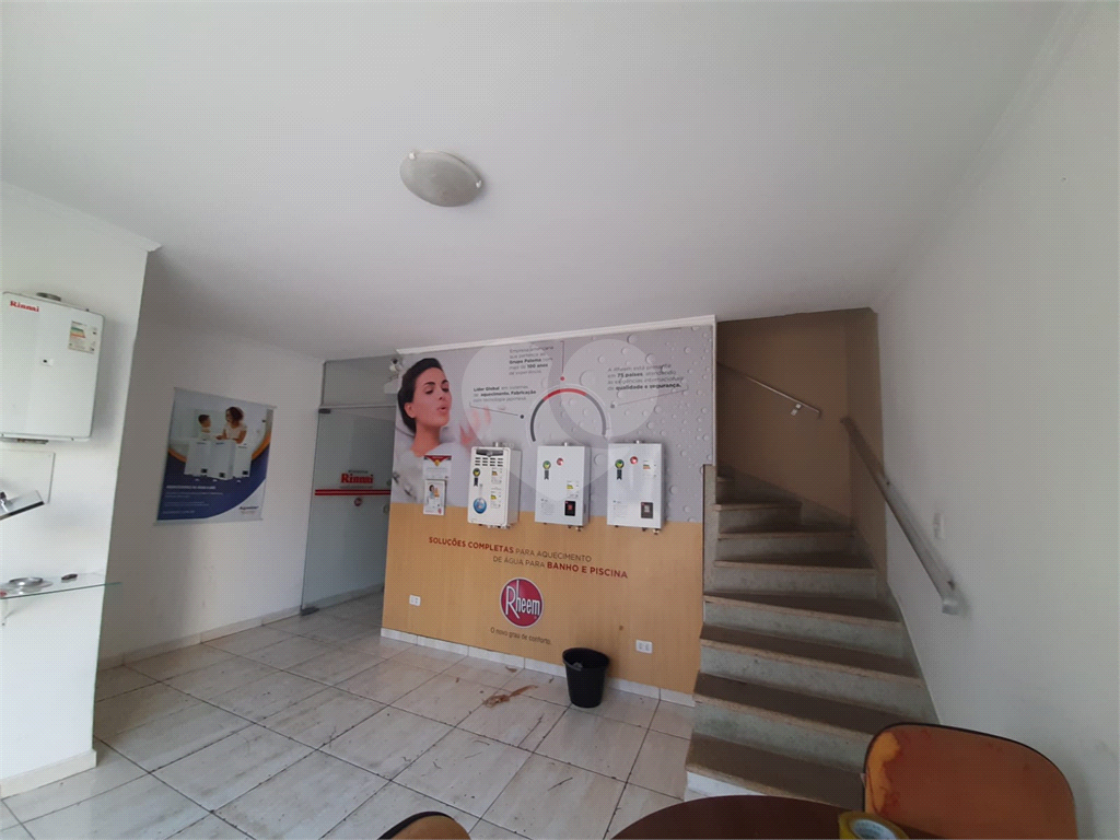 Prédio comercial na Região de Santana, 800 metros do metro Jardim São Paulo