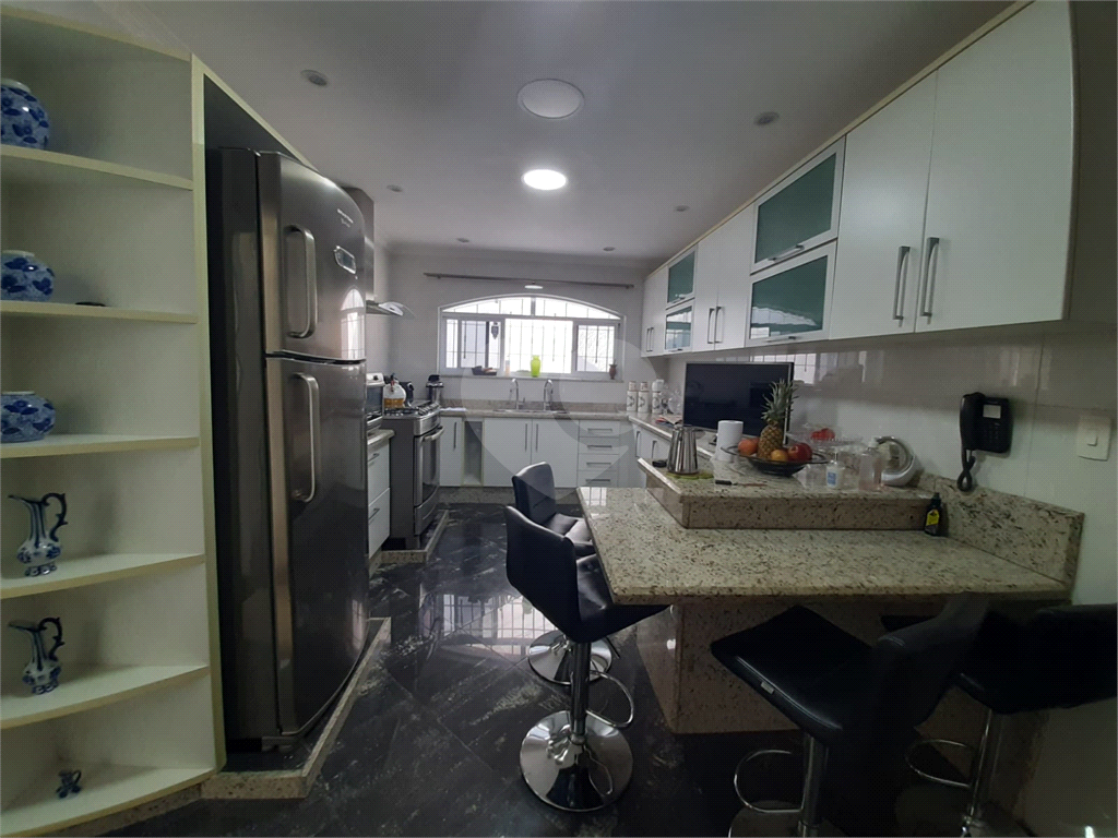  SOBRADO NA VILA MEDEIROS,03 DORMITÓRIOS,01 SUITE,03 VAGAS, COM LAVANDERIA, 02  QUINTAIS, ARMÁRIOS 