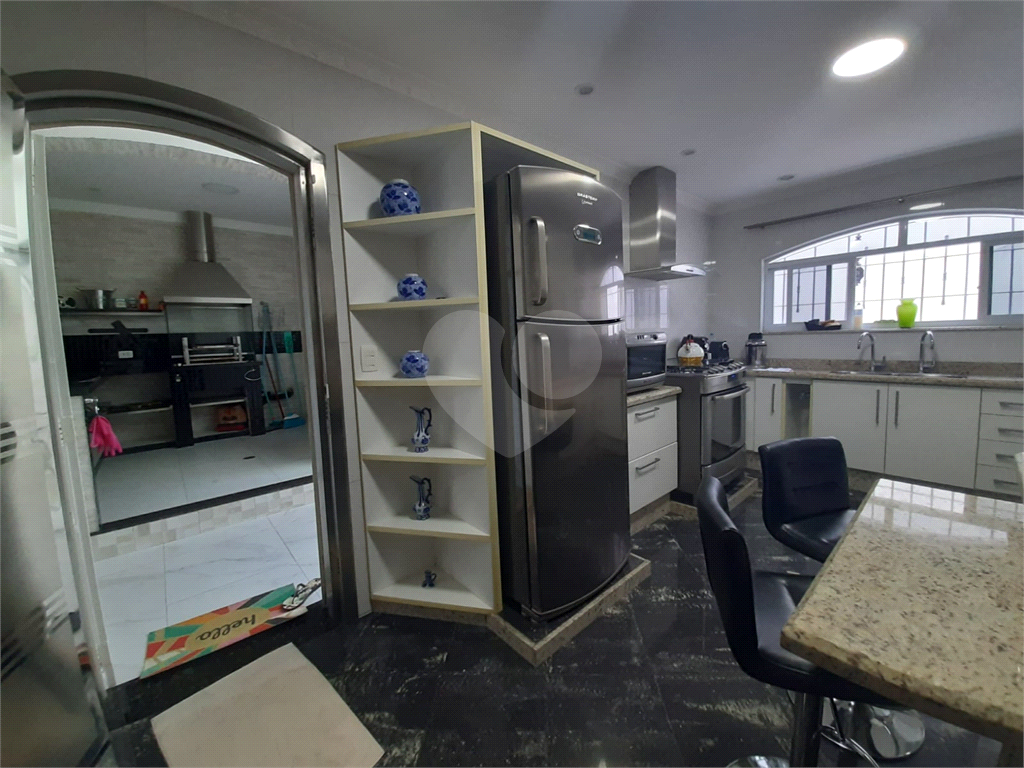  SOBRADO NA VILA MEDEIROS,03 DORMITÓRIOS,01 SUITE,03 VAGAS, COM LAVANDERIA, 02  QUINTAIS, ARMÁRIOS 