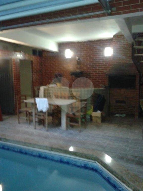 SOBRADO MARAVILHOSO A VENDA NA VILA NIVI - 3 SUÍTES, PISCINA, CHURRASQUEIRA E 2 VAGAS DE GARAGEM