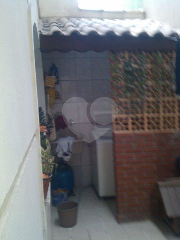 SOBRADO A VENDA EM CONDOMÍNIO FECHADO NO JD DAS PEDRAS - 3 DORMS (1 SUÍTE) E 3 VAGAS DE GARAGEM