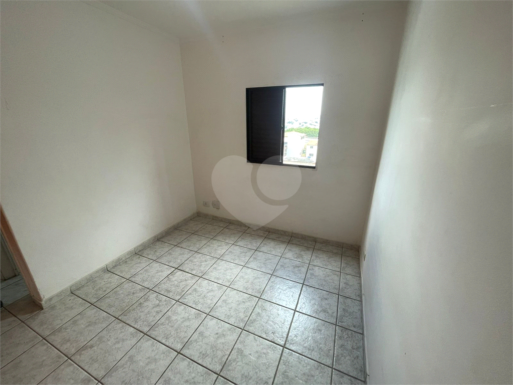 APARTAMENTO em PARQUE PERUCHE