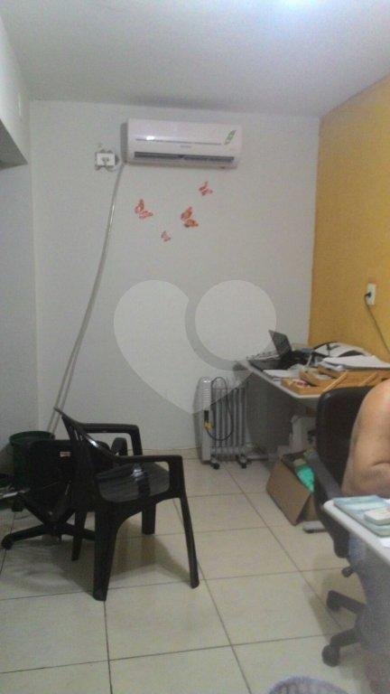 Casa à venda na Vila Medeiros - à 300 metros da av. Júlio Buono - 4 quartos (1 suíte) e 2 vagas