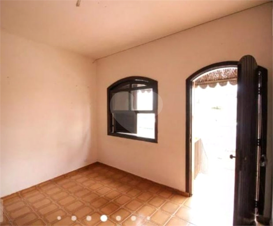 Sobrado à venda com 3 quartos, 200m² - Foto 2