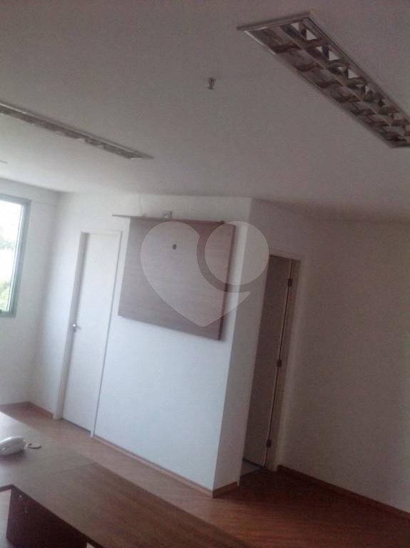SALA COMERCIAL A VENDA EM SANTANA, COM 33 M2 COM 1 BANHEIRO E 1 VAGA DE GARAGEM.