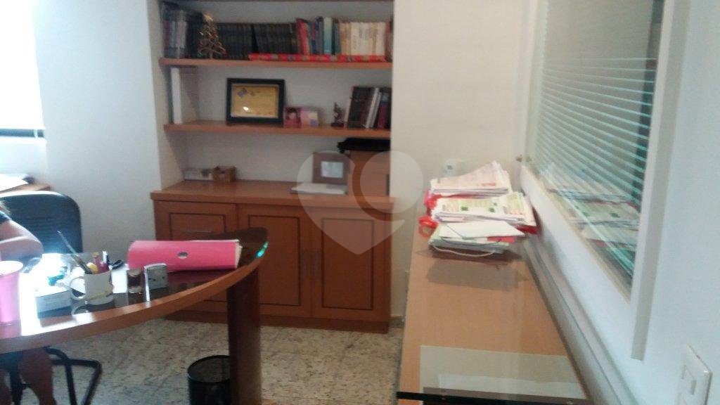 SALA COMERCIAL A VENDA EM SANTANA, COM 33 M2 COM 1 BANHEIRO E 1 VAGA DE GARAGEM.
