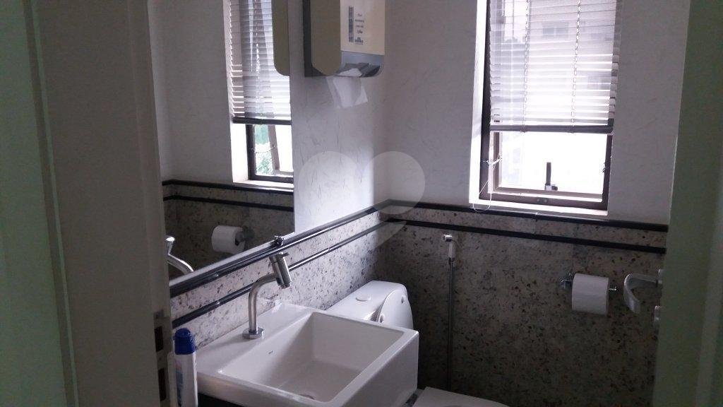 SALA COMERCIAL A VENDA EM SANTANA, COM 33 M2 COM 1 BANHEIRO E 1 VAGA DE GARAGEM.