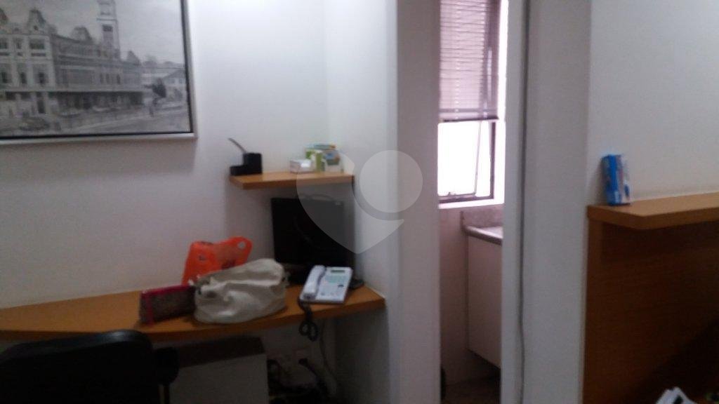 SALA COMERCIAL A VENDA EM SANTANA, COM 33 M2 COM 1 BANHEIRO E 1 VAGA DE GARAGEM.