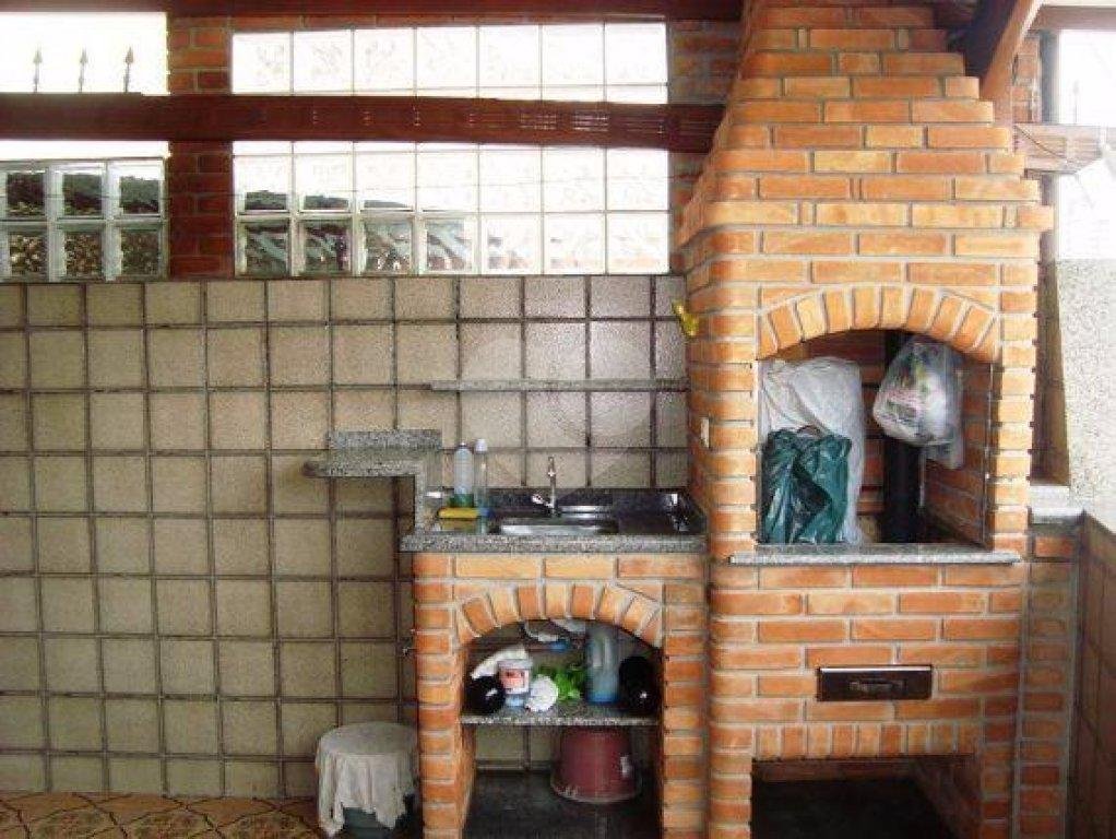  02 DORMITÓRIOS,02 BANHEIROS,02 VAGAS DE GARAGEM, POTÃO AUTOMÁTICO,ARMÁRIOS PLANEJADOS,QUINTAL .