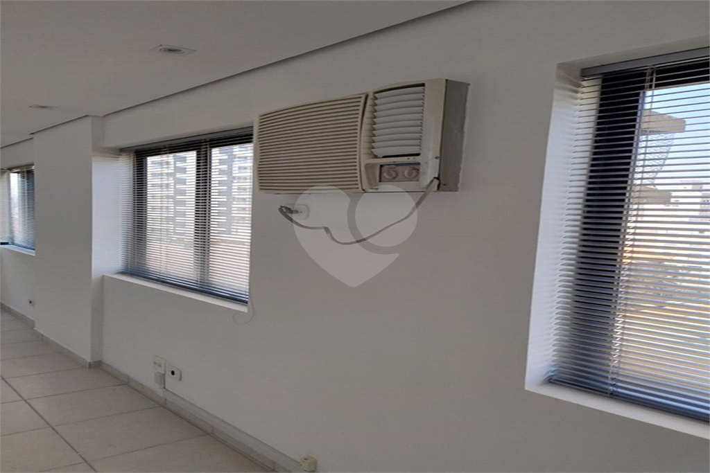 Sala comercial com 32m2, ar condicionado, 2 banheiros, 1 vaga em Santana