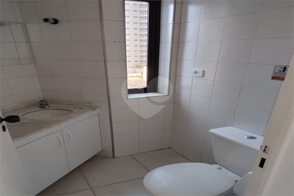 Sala comercial com 32m2, ar condicionado, 2 banheiros, 1 vaga em Santana