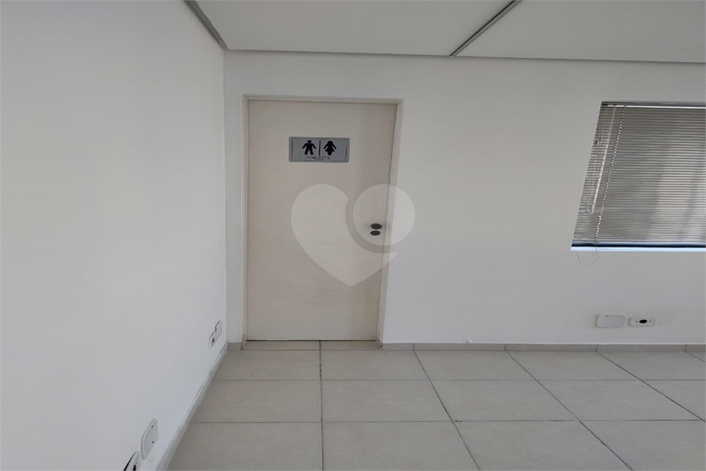 Sala comercial com 32m2, ar condicionado, 2 banheiros, 1 vaga em Santana