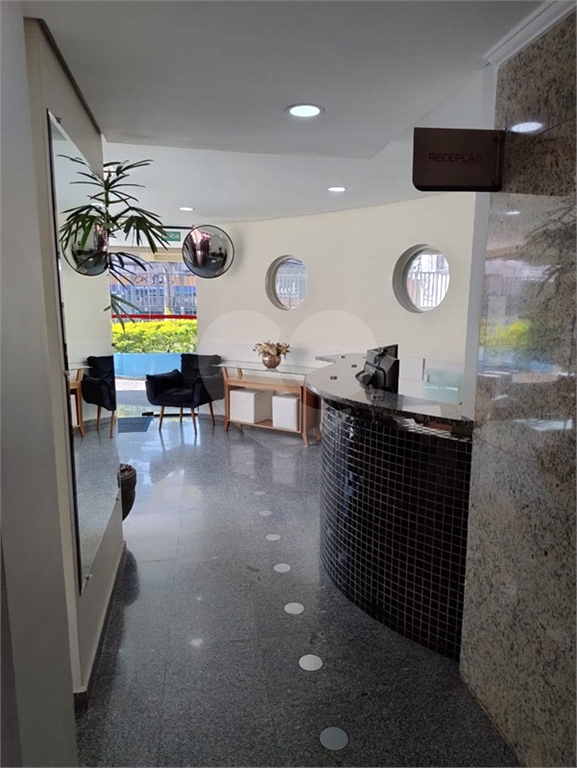 Sala comercial com 32m2, ar condicionado, 2 banheiros, 1 vaga em Santana