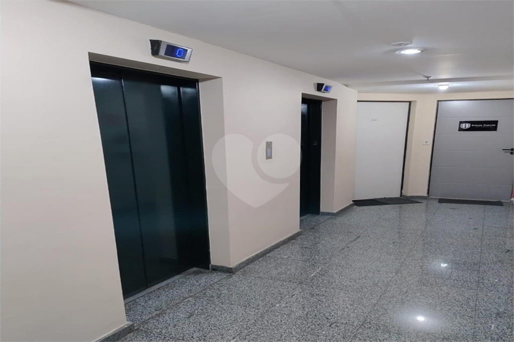 Sala comercial com 32m2, ar condicionado, 2 banheiros, 1 vaga em Santana