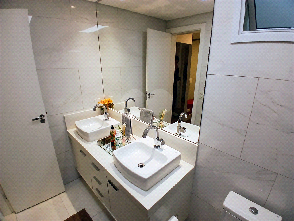 Excelente sobrado no coração da Santa Teresinha. Totalmente reformado, moderno e com fino acabamento