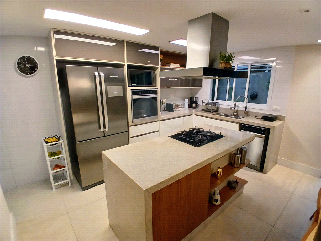 Excelente sobrado no coração da Santa Teresinha. Totalmente reformado, moderno e com fino acabamento