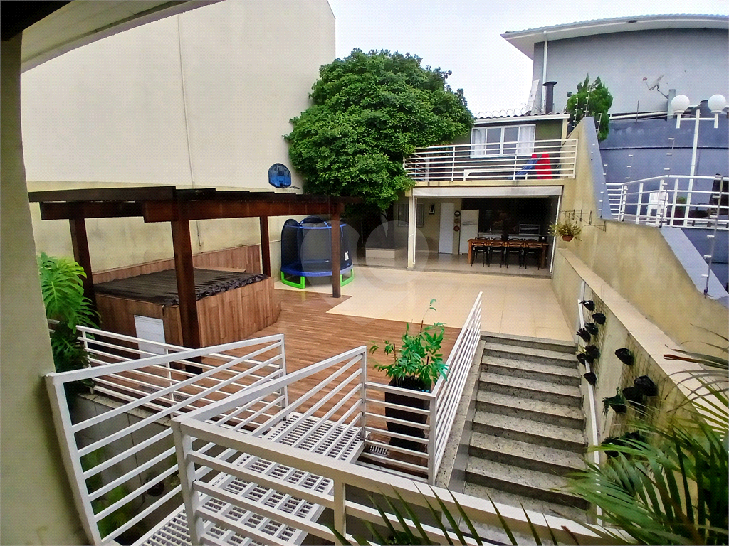 Excelente sobrado no coração da Santa Teresinha. Totalmente reformado, moderno e com fino acabamento