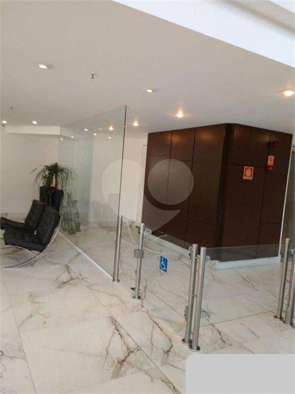 Sala comercial em frente ao Metrô