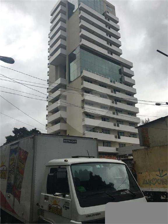 Sala comercial em frente ao Metrô