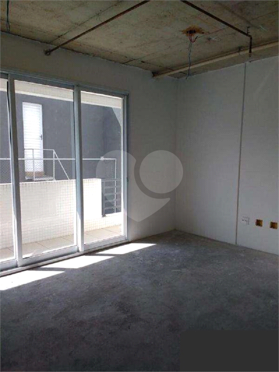 Sala comercial em frente ao Metrô