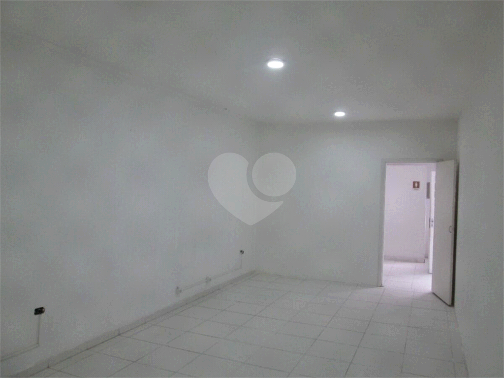 Prédio comercial  a venda 2 andares  em Santana Zona Norte SP ao lado do Metrô Santana 7 salas 4 banheiros 3 vagas