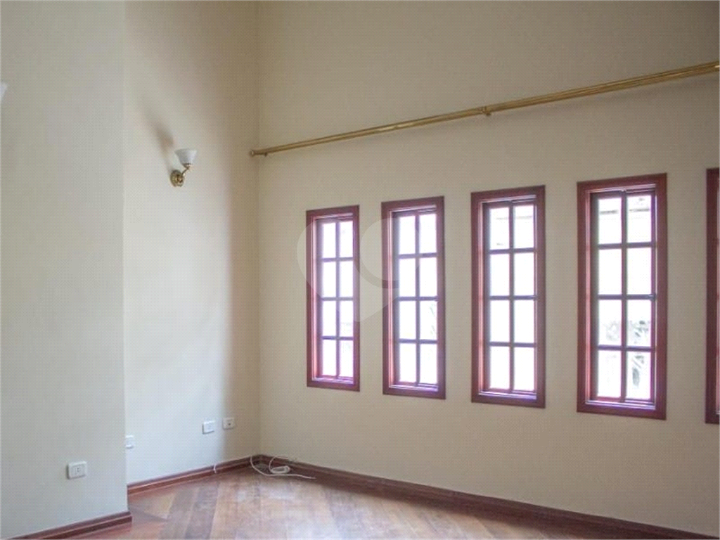 Sobrado à venda com 4 quartos, 300m² - Foto 53