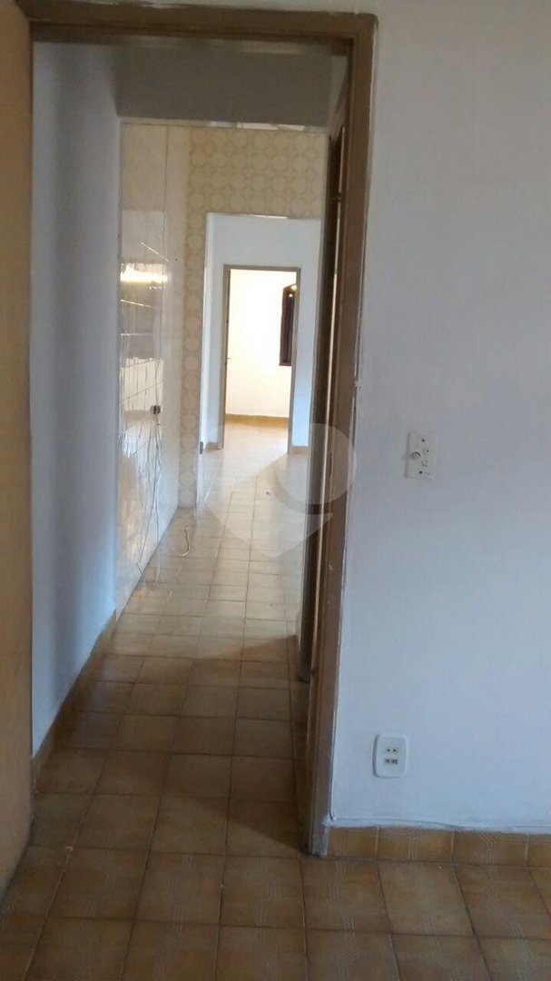 Casa á venda em condomínio na Vila Ede - 2 suítes e 1 vaga de garagem.