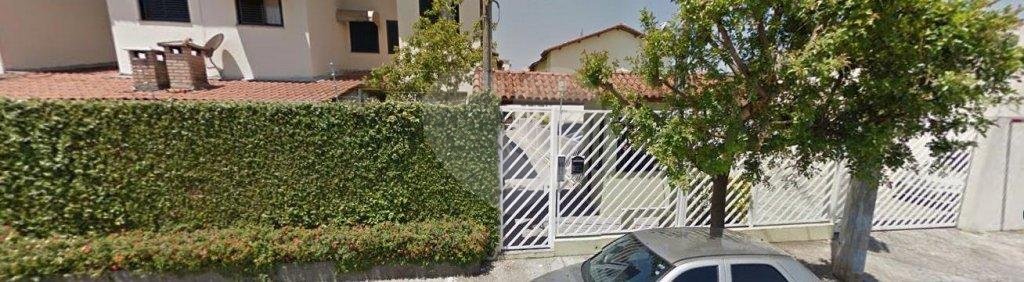 Casa á venda em condomínio na Vila Ede - 2 suítes e 1 vaga de garagem.