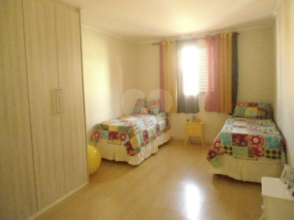 Sobrado a venda no bairro Isolina Mazzei de 3 quartos 2 vagas