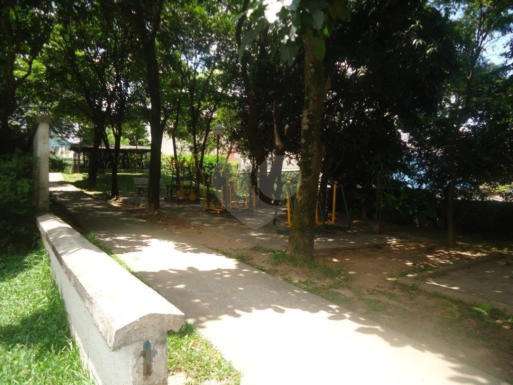 Apartamento á venda com 2 quartos, 1 vaga de garagem, com academia para terceira idade.