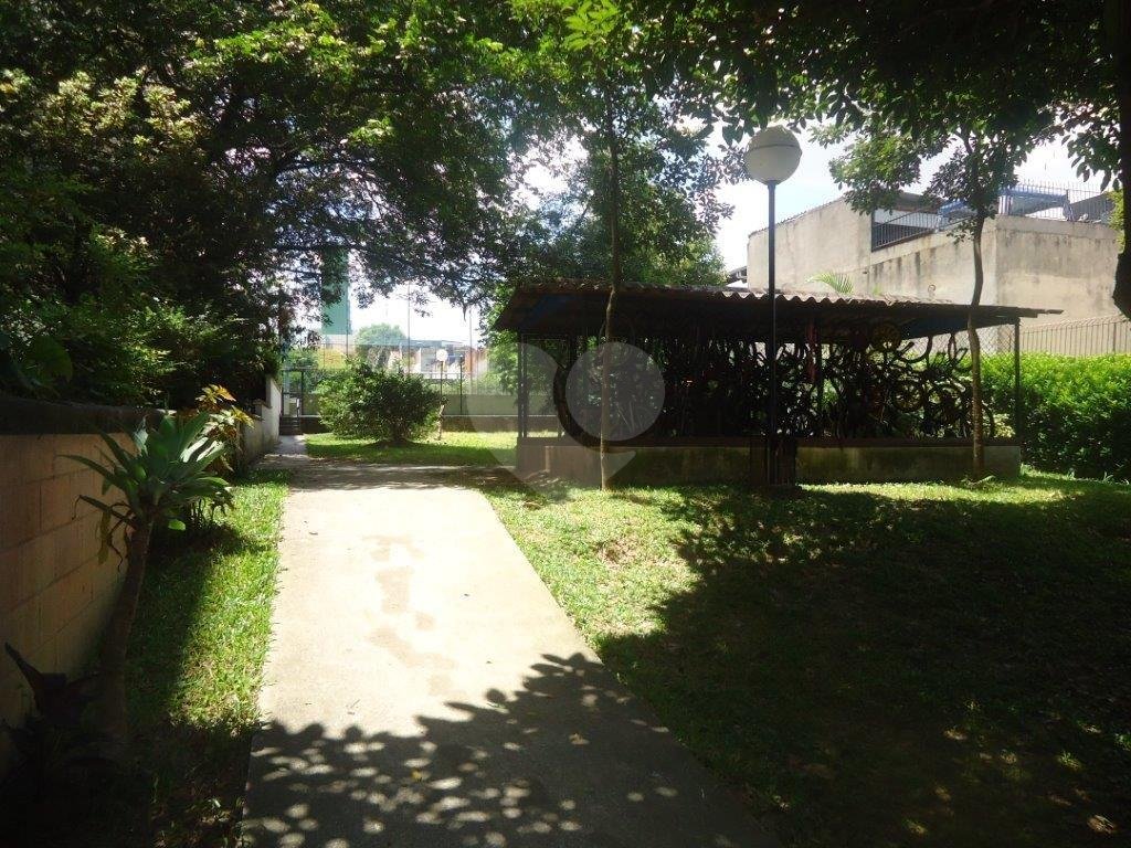 Apartamento á venda com 2 quartos, 1 vaga de garagem, com academia para terceira idade.