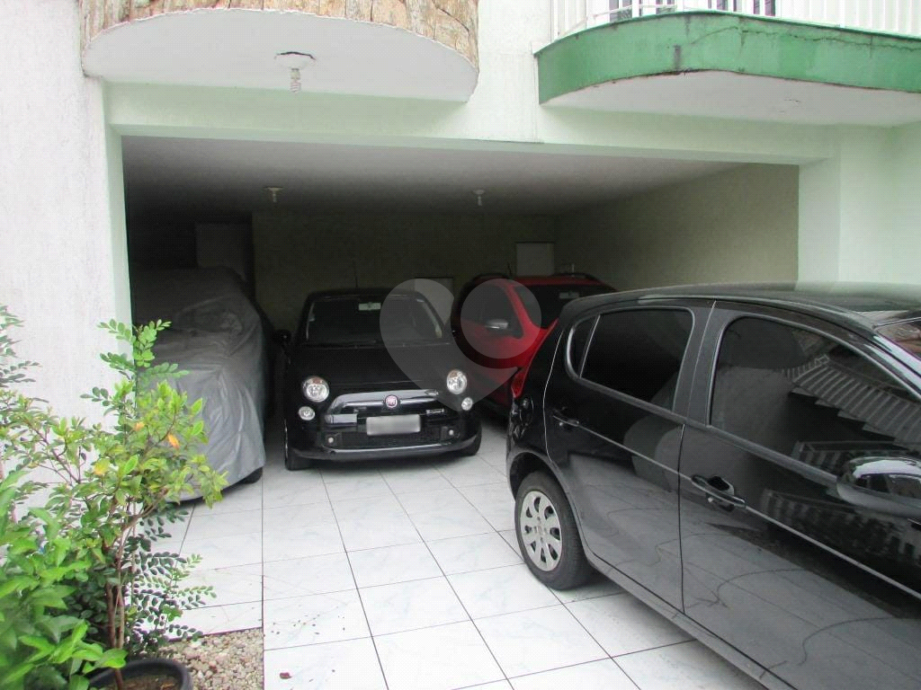  02 Casas no mesmo terreno, na casa da frente 03 quartos 01 suite,05 VAGAS, Vila Maria.
