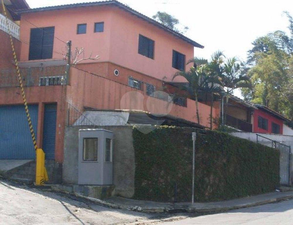 SOBRADO A VENDA NO HORTO FLORESTAL - 3 DORMS (1 SUÍTE) E 5 VAGAS DE GARAGEM