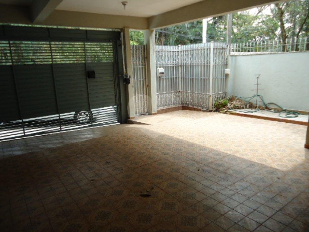 SOBRADO em BARRO BRANCO (ZONA NORTE)