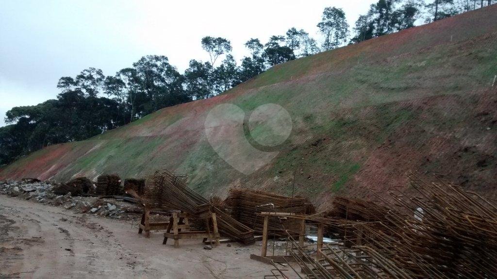 Terreno com represa particular.